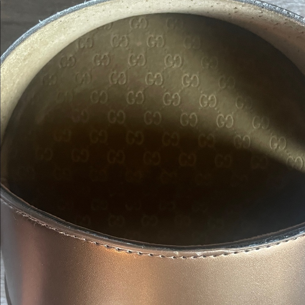 Gucci Black Sunglasses with Silver Accents - Picture 6 of 6